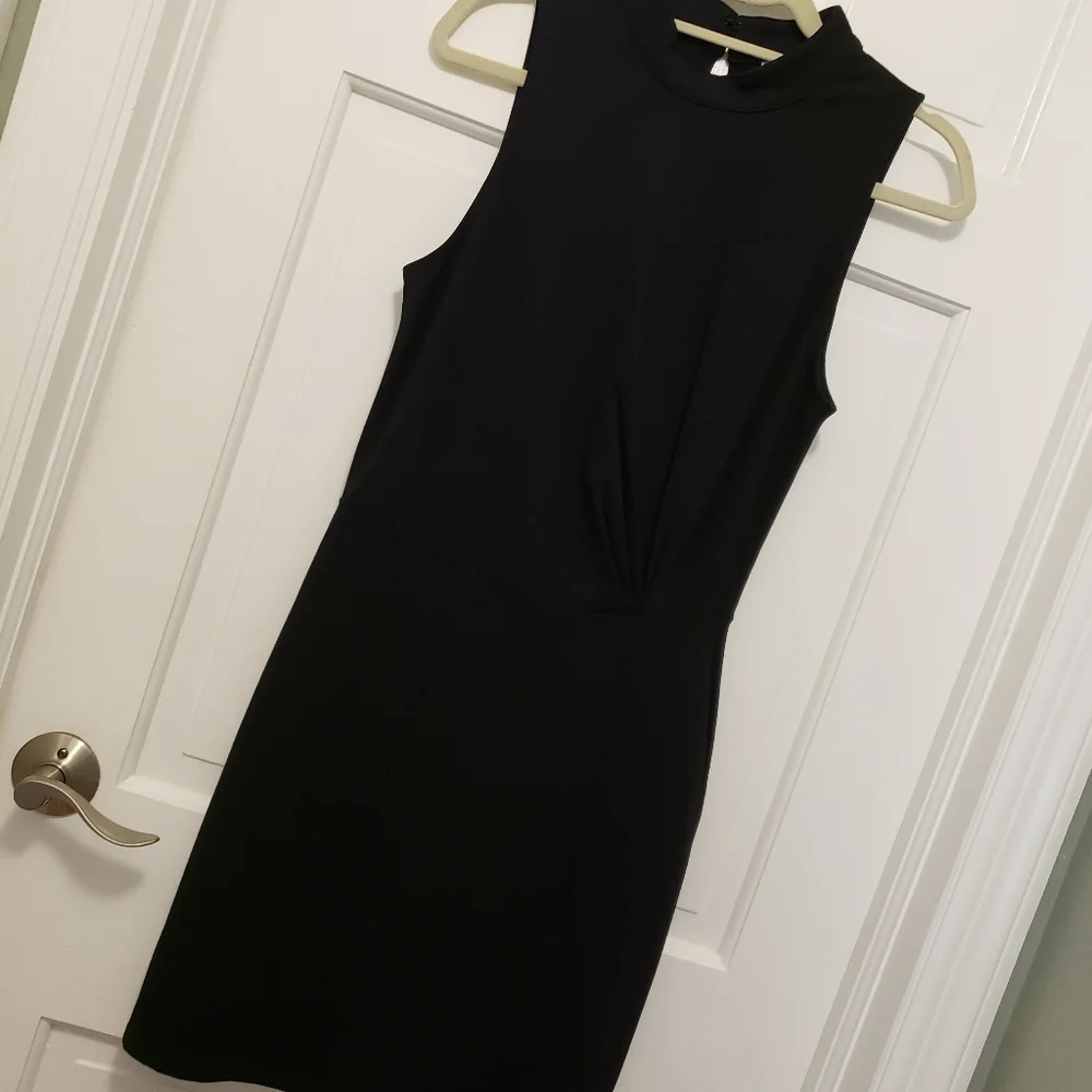 Evereve Black Sleeveless Mock Neck Sheath Dress - Picture 10 of 14